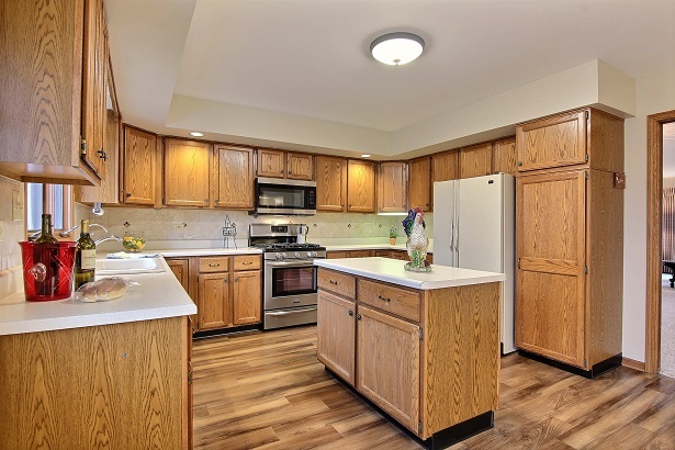 18311 Holland Road Lansing, IL 60438 - Photo 9 of 33