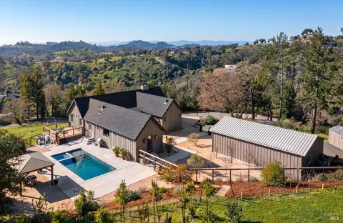 $2,075,000 | 1750 Crystal Springs Court, Santa Rosa, CA 95404