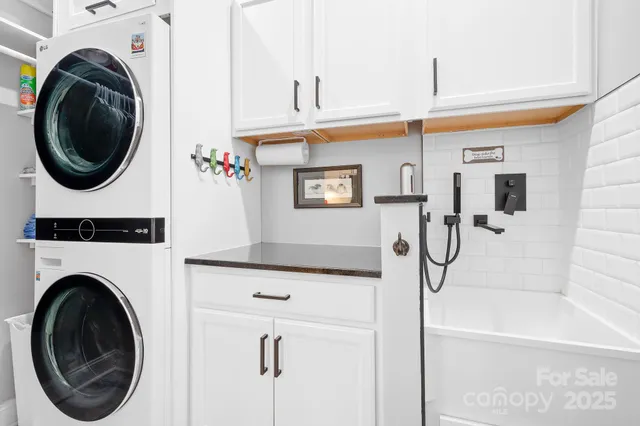 $577,500 | 115 Chimney Rock Court, Denver, NC 28037