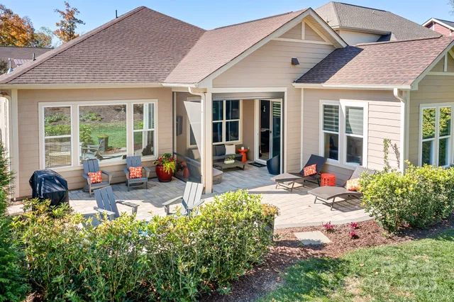 $577,500 | 115 Chimney Rock Court, Denver, NC 28037