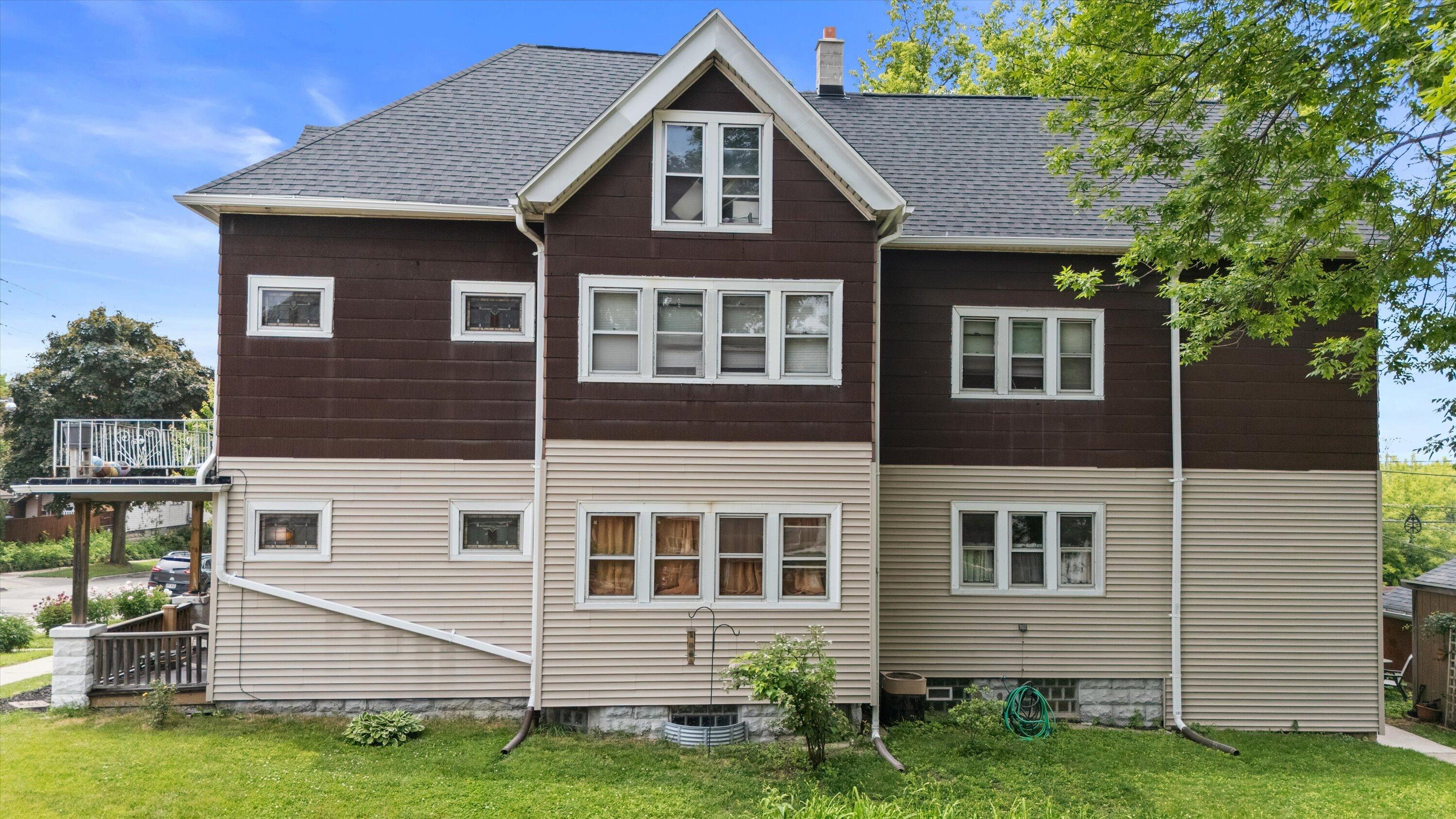 226 East Smith Street, Unit 228 Milwaukee, WI 53207 - Photo 31 of 39 Side View