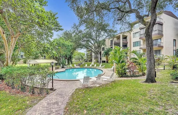 $1,975 | 6060 South Falls Cir Drive, Unit 313, Lauderhill, FL 33319