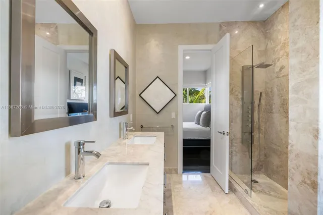 a en suite bathroom with a double vanity sink and a mirror