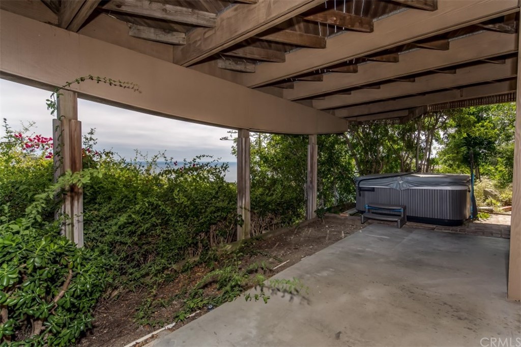 1844 Upper Rim Rock Road Laguna Beach, CA 92651 - Photo 34 of 38 a backyard with garden