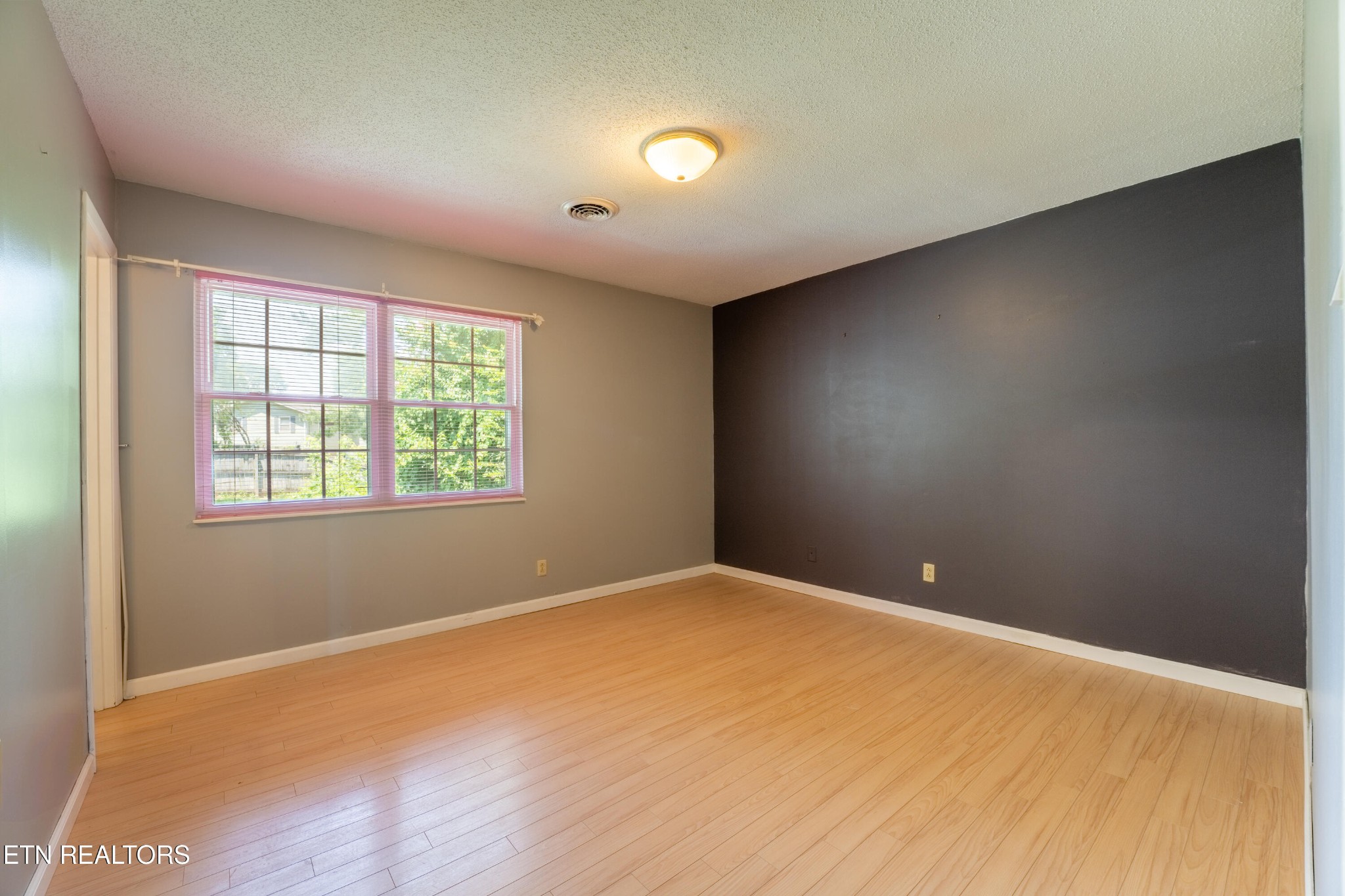 7725 Cranley Road Powell, TN 37849 - Photo 12 of 43 an empty room with windows