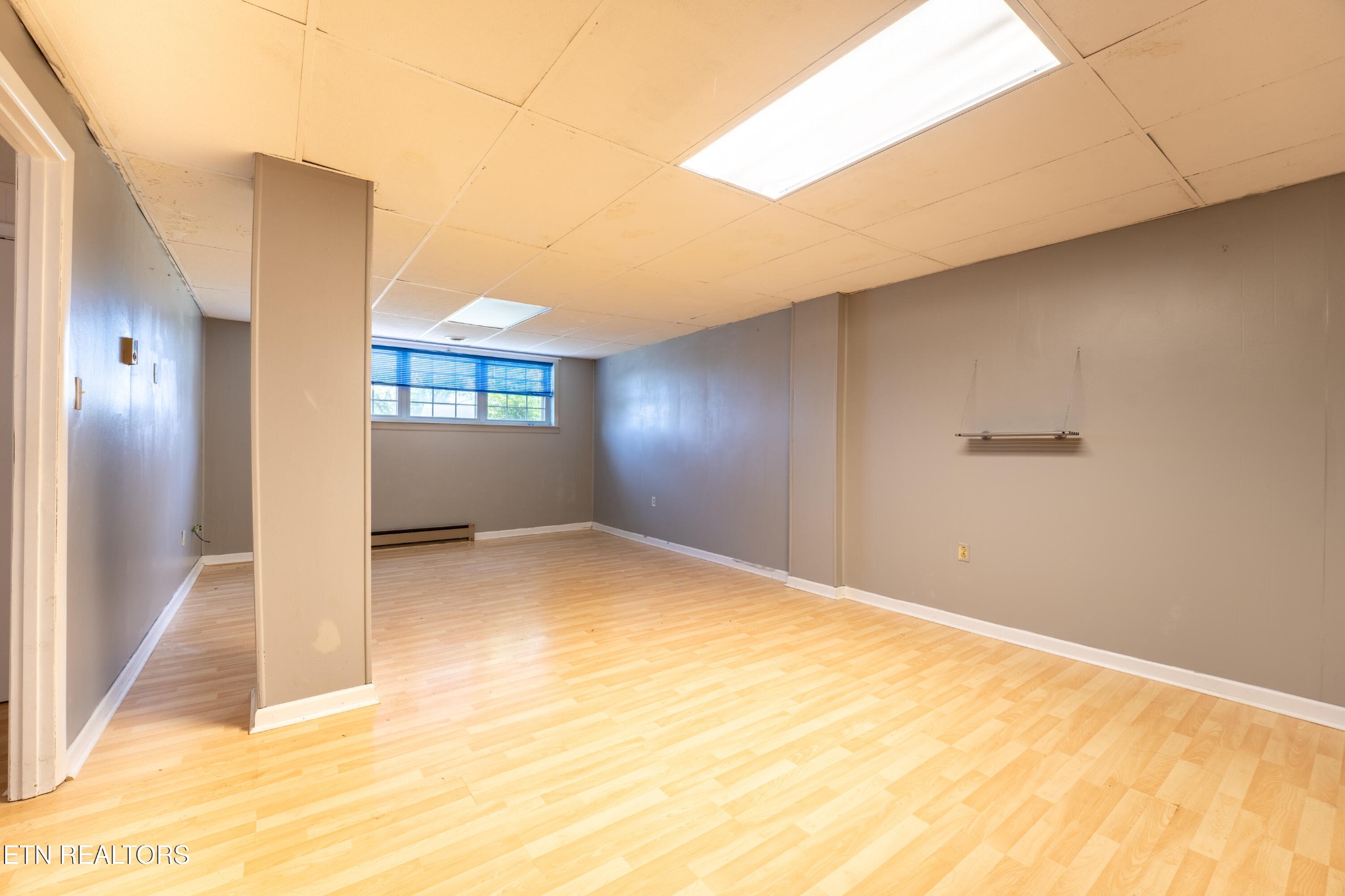 7725 Cranley Road Powell, TN 37849 - Photo 20 of 43 a view of empty room with windows