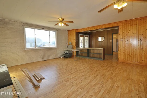 $300,000 | 108 West 1st Avenue, Oneida, TN 37841