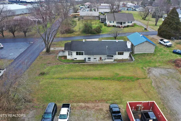 $300,000 | 108 West 1st Avenue, Oneida, TN 37841