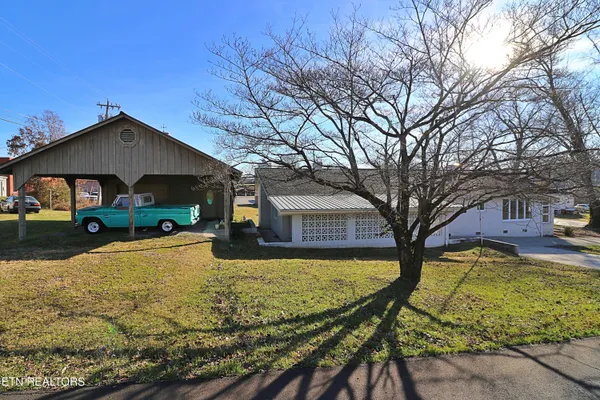 $300,000 | 108 West 1st Avenue, Oneida, TN 37841