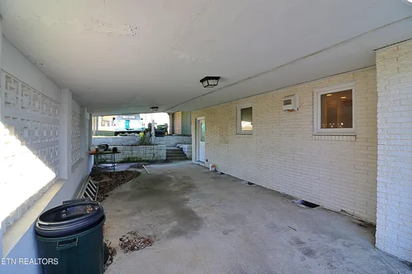 $300,000 | 108 West 1st Avenue, Oneida, TN 37841