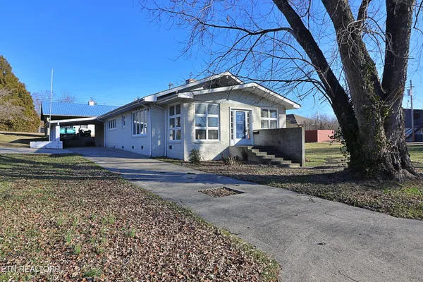 $300,000 | 108 West 1st Avenue, Oneida, TN 37841