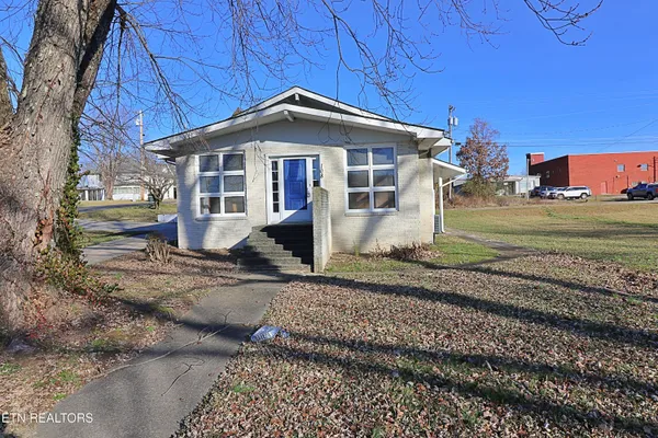 $300,000 | 108 West 1st Avenue, Oneida, TN 37841