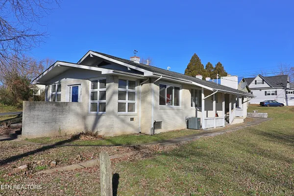 $300,000 | 108 West 1st Avenue, Oneida, TN 37841