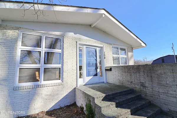 $300,000 | 108 West 1st Avenue, Oneida, TN 37841