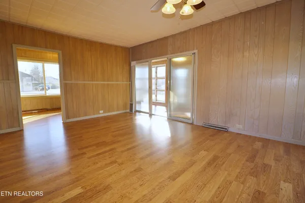 $300,000 | 108 West 1st Avenue, Oneida, TN 37841