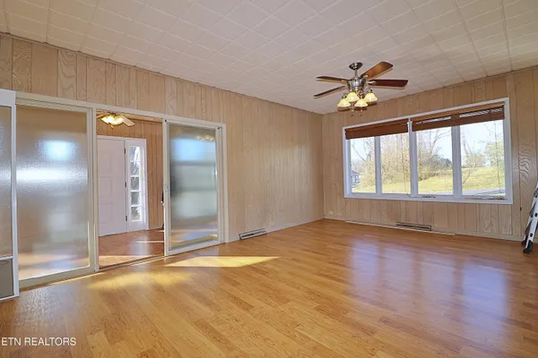 $300,000 | 108 West 1st Avenue, Oneida, TN 37841