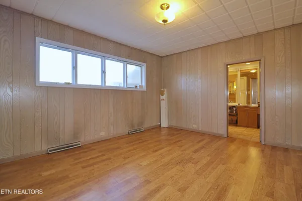 $300,000 | 108 West 1st Avenue, Oneida, TN 37841