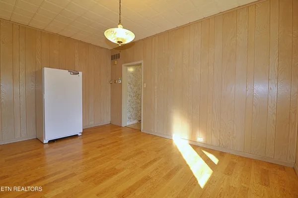 $300,000 | 108 West 1st Avenue, Oneida, TN 37841