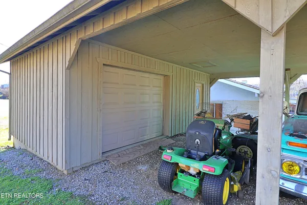 $300,000 | 108 West 1st Avenue, Oneida, TN 37841