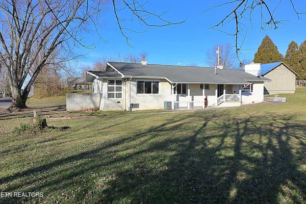 $300,000 | 108 West 1st Avenue, Oneida, TN 37841
