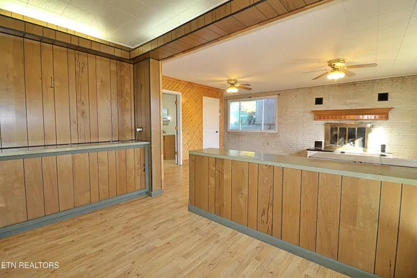 $300,000 | 108 West 1st Avenue, Oneida, TN 37841