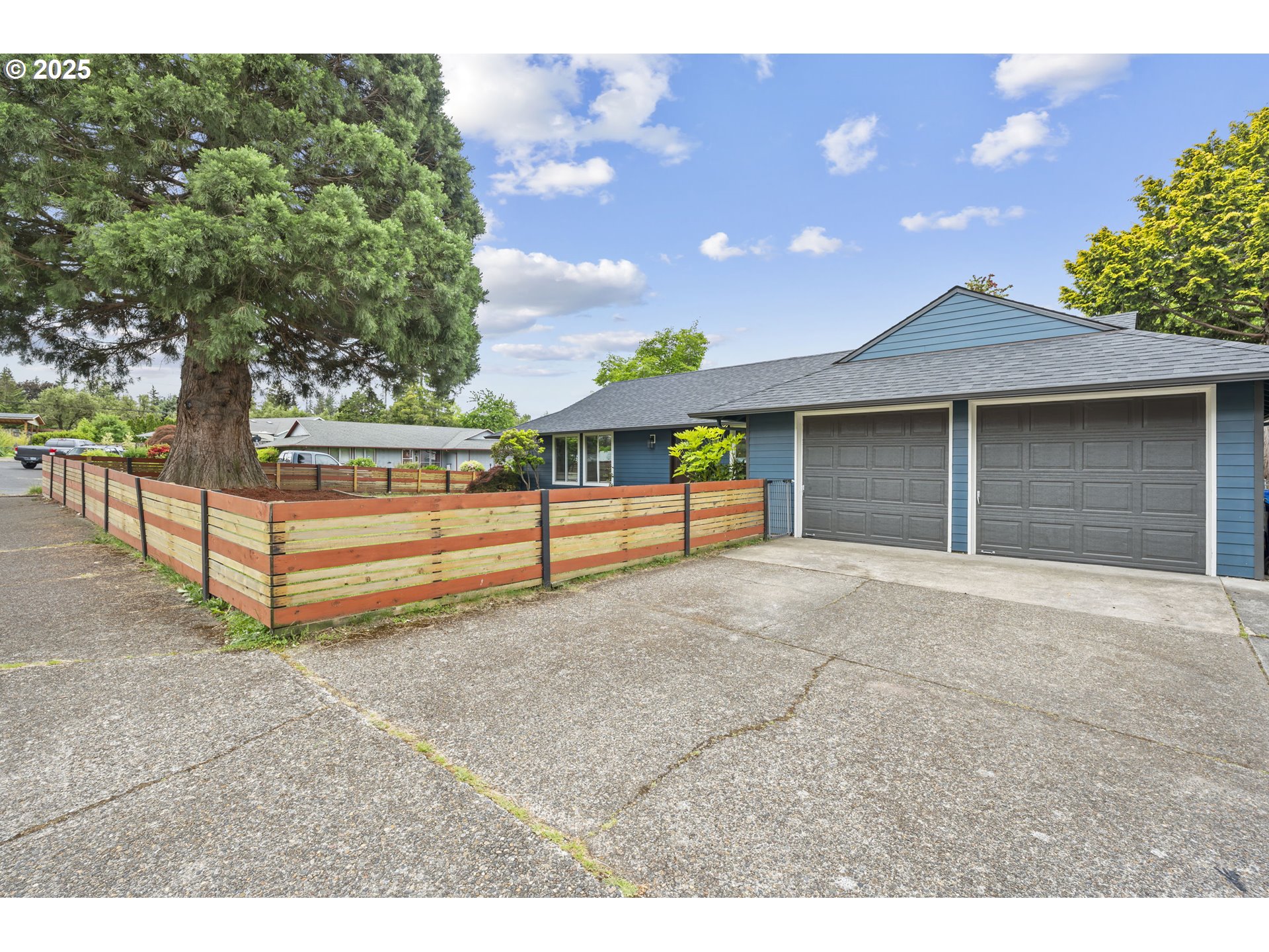 1245 Southeast 211th Avenue Gresham, OR 97030 - Photo 36 of 36 a view of a backyard