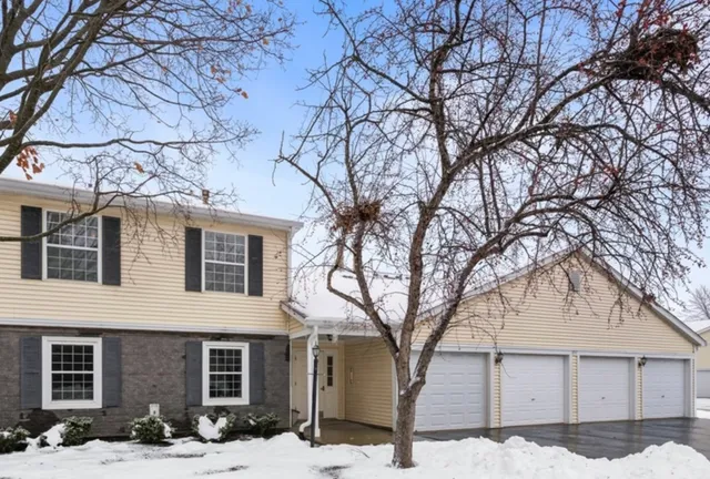 $1,850 | 652 Mallard Court, Unit C1, Bartlett, IL 60103