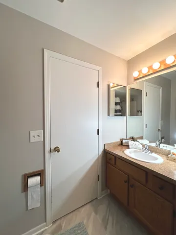 $1,850 | 652 Mallard Court, Unit C1, Bartlett, IL 60103