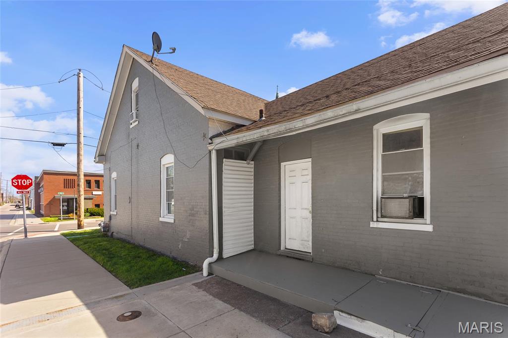 29 North 14th Street Belleville, IL 62220 - Photo 5 of 22