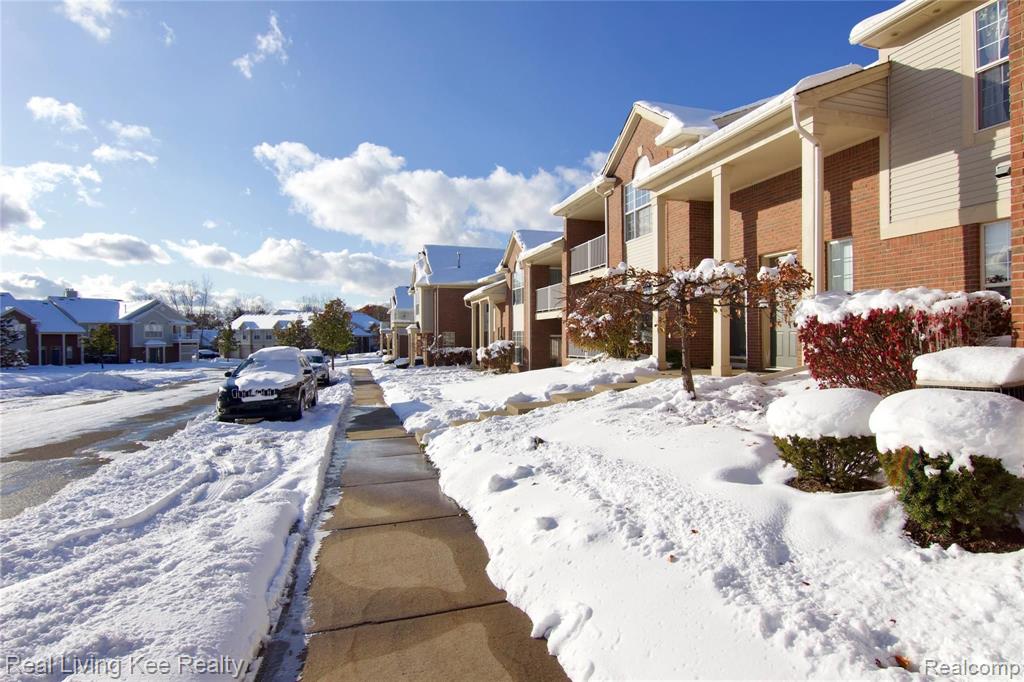 1908 Flagstone Circle, Unit 79 Rochester, MI 48307 - Photo 3 of 22