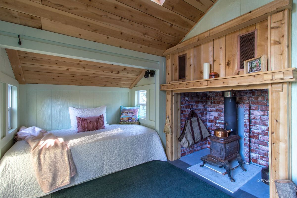 52830 Cedar Crest Drive Pine Cove, CA 92549 - Photo 25 of 31 a bedroom with furniture and a fireplace