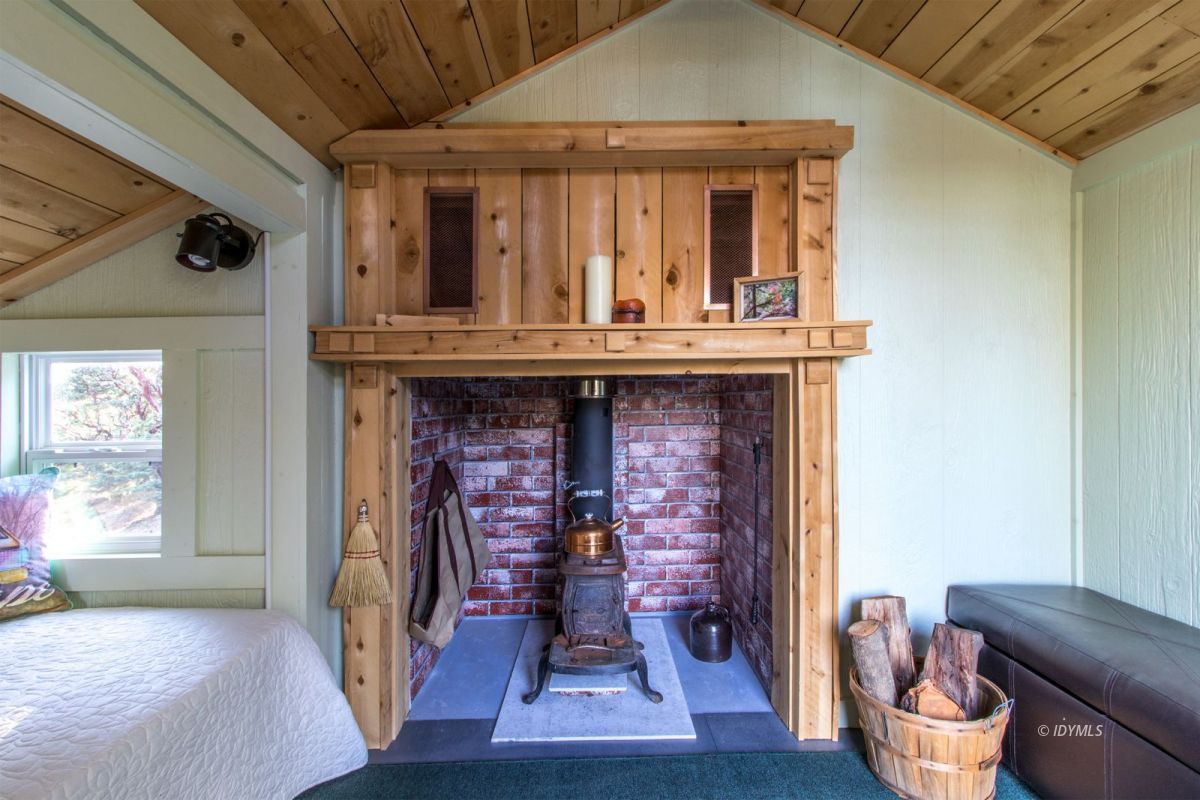 52830 Cedar Crest Drive Pine Cove, CA 92549 - Photo 27 of 31 a dining room with furniture and window
