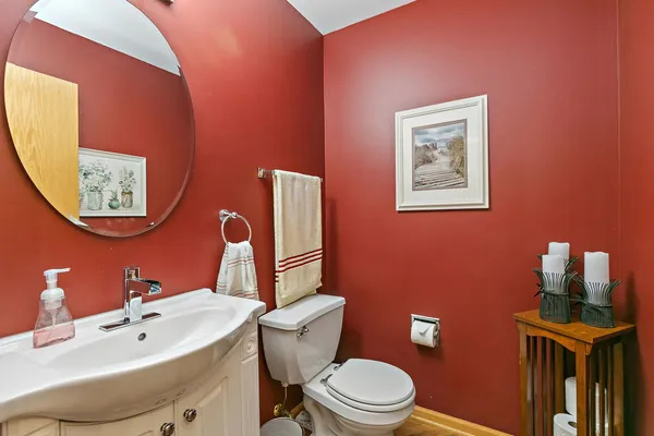 $350,000 | 910 Cynthia Lane, Lake In The Hills, IL 60156