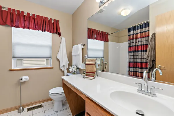 $350,000 | 910 Cynthia Lane, Lake In The Hills, IL 60156