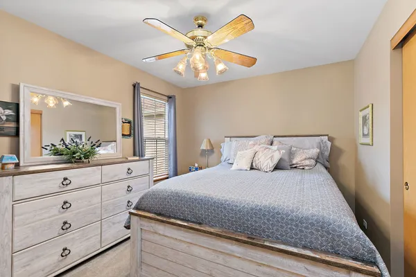 $350,000 | 910 Cynthia Lane, Lake In The Hills, IL 60156