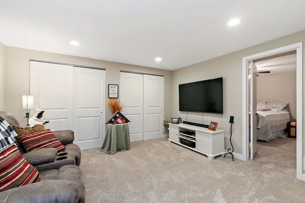 $350,000 | 910 Cynthia Lane, Lake In The Hills, IL 60156
