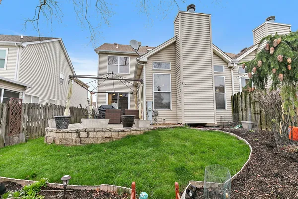 $350,000 | 910 Cynthia Lane, Lake In The Hills, IL 60156