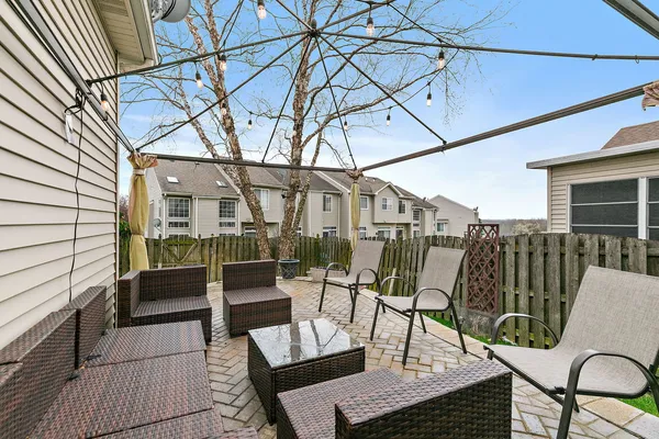 $350,000 | 910 Cynthia Lane, Lake In The Hills, IL 60156