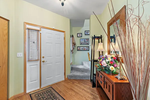 $350,000 | 910 Cynthia Lane, Lake In The Hills, IL 60156