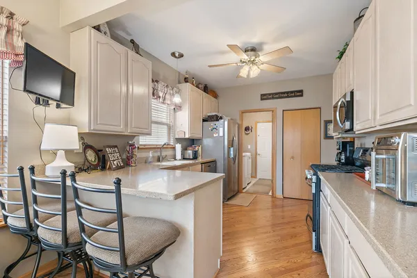 $350,000 | 910 Cynthia Lane, Lake In The Hills, IL 60156