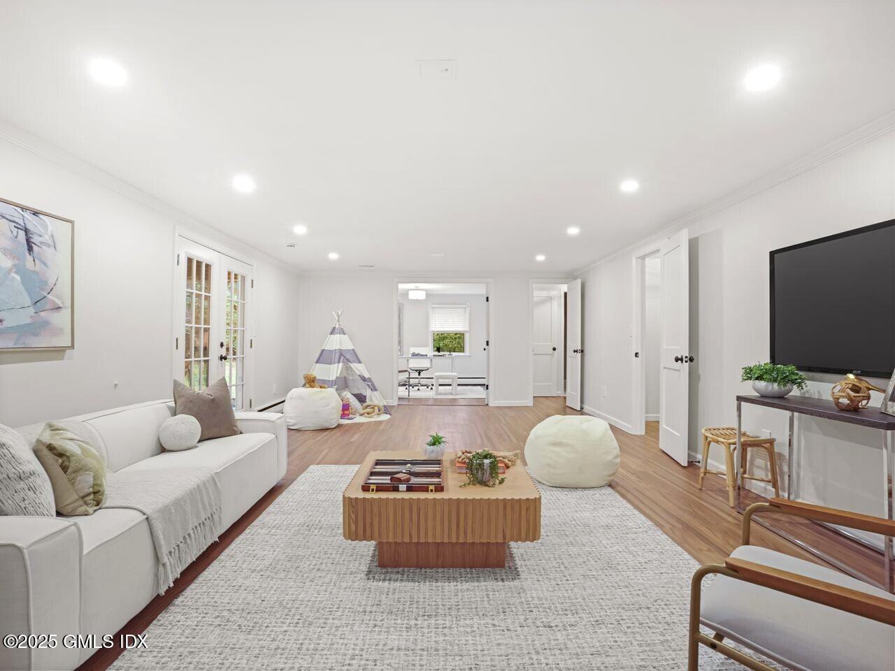 Welcome to 48 Meyer Place