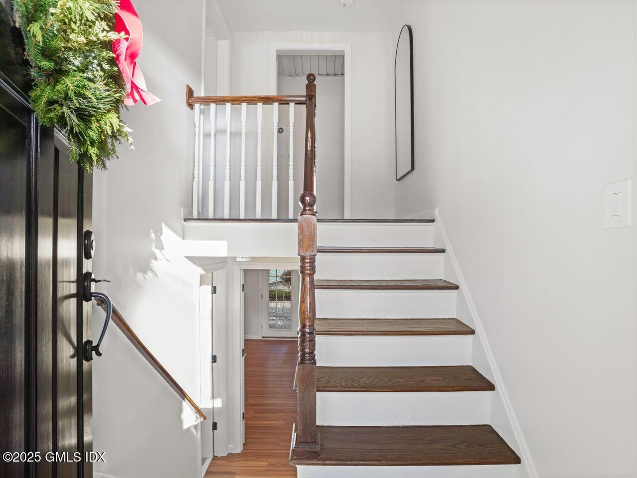 48 Meyer Place Riverside, CT 06878 - Photo 3 of 46 Foyer