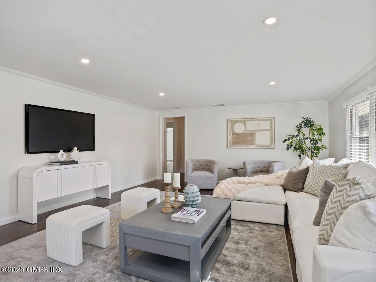 48 Meyer Place Riverside, CT 06878 - Photo 9 of 46 Living Room