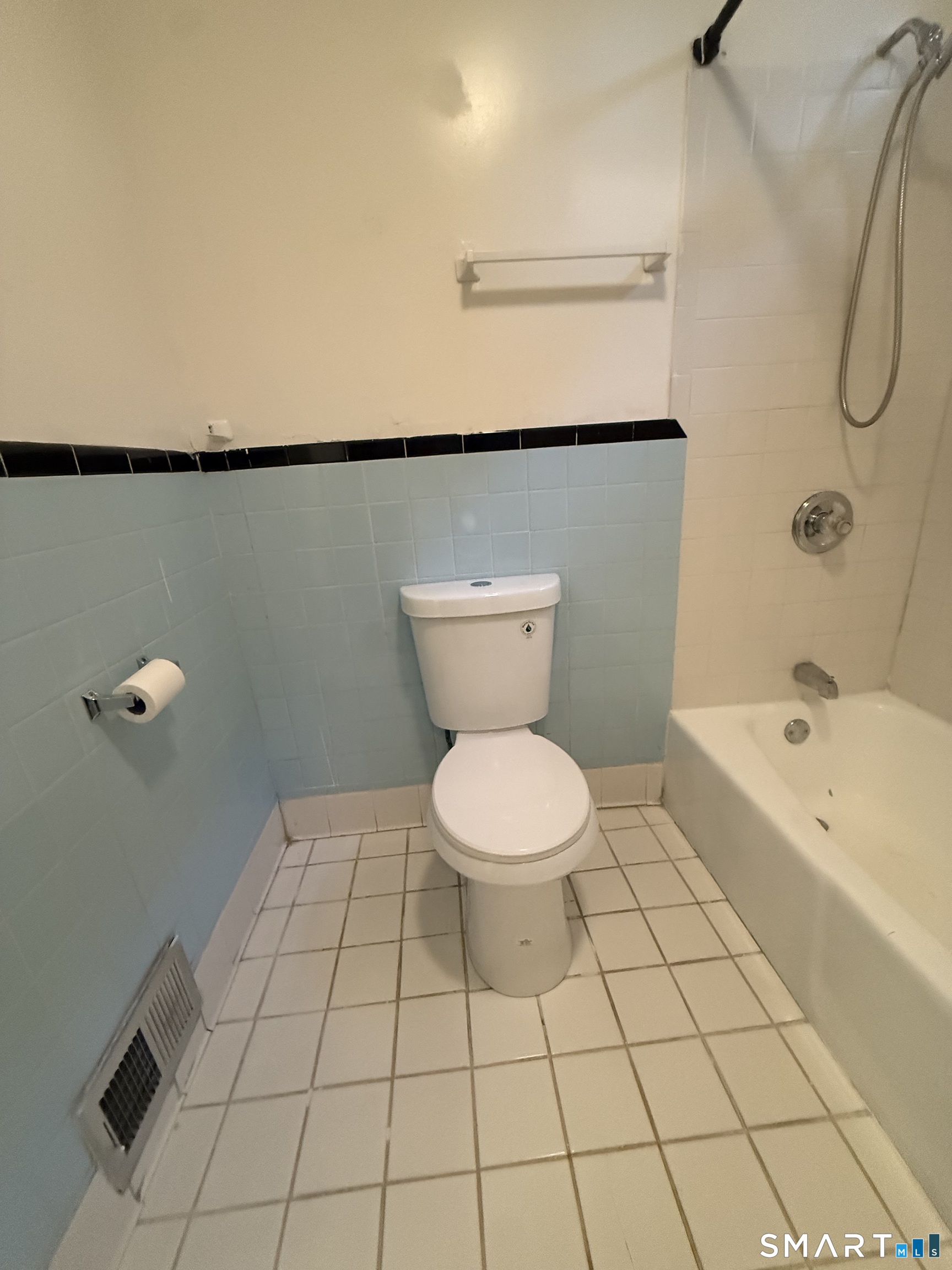 180 5th Street, Unit 1 Bridgeport, CT 06607 - Photo 25 of 26 a bathroom with a toilet and a bathtub