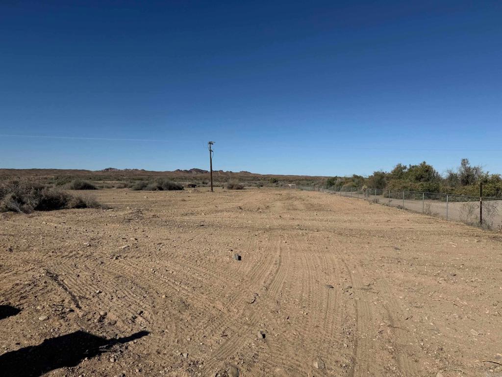2655 Rio Vista Way Winterhaven, CA 92283 - Photo 2 of 6 a view of beach and mountain