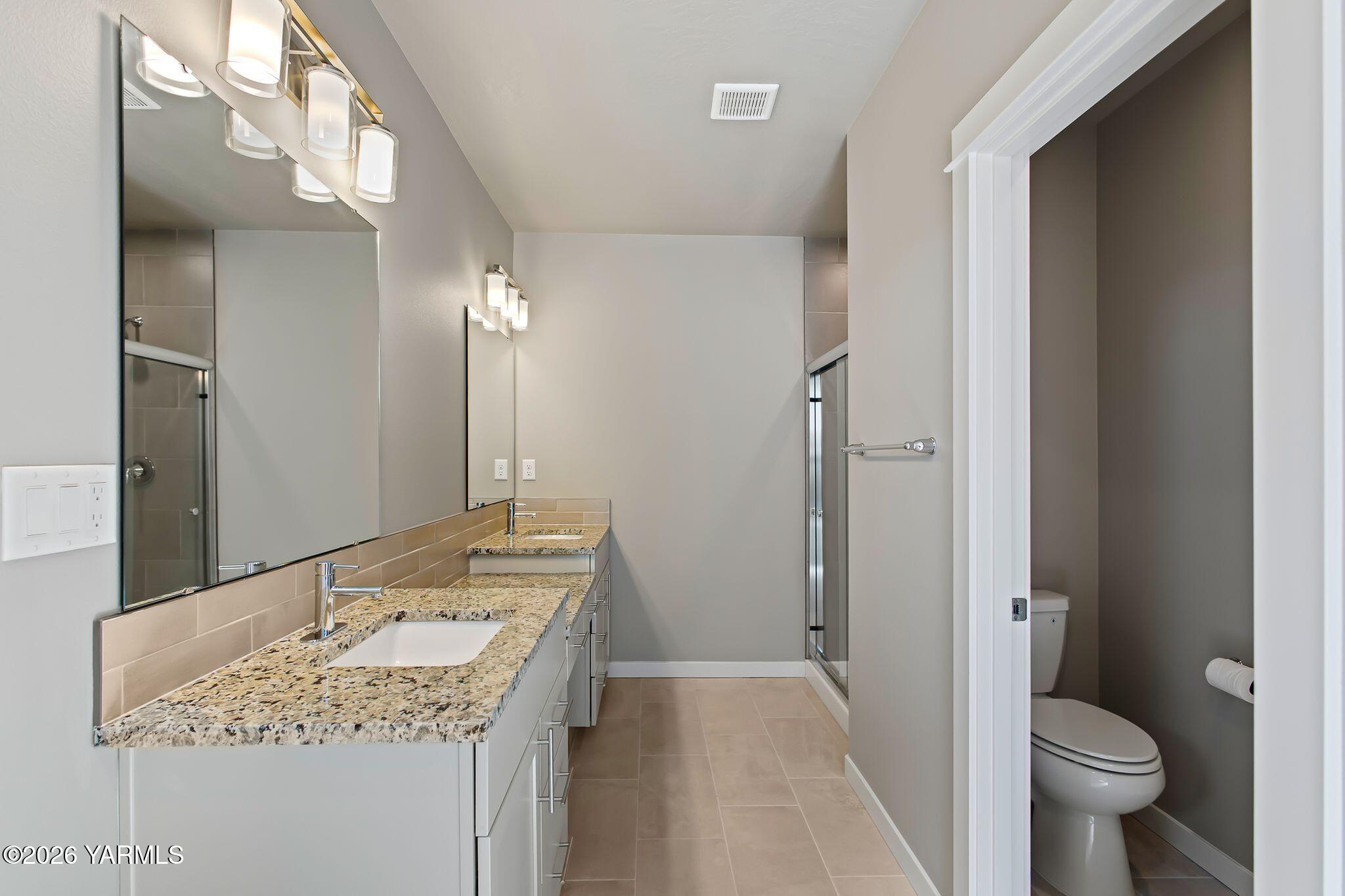 5406 Wildrye Loop Yakima, WA 98901 - Photo 8 of 33 En Suite