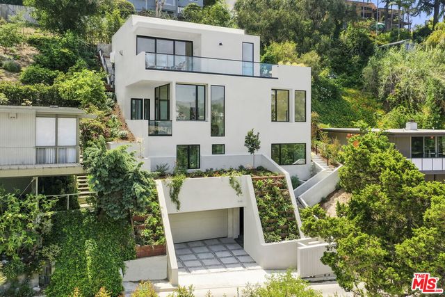 a view of a patio in backyard
