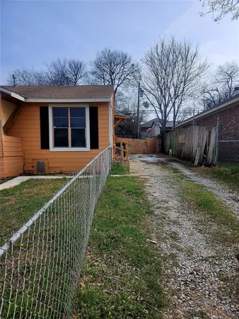 $1,395 | 2530 Camel Court, Dallas, TX 75241
