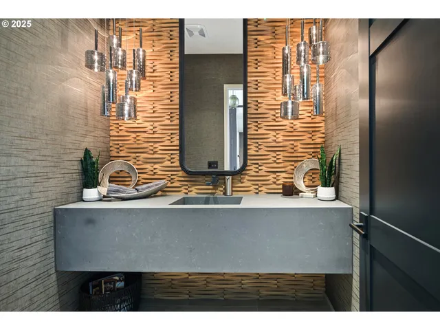 $5,850,000 | 11011 Southeast Evergreen Highway, Vancouver, WA 98664