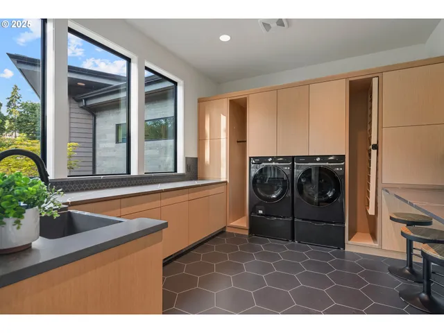 $5,850,000 | 11011 Southeast Evergreen Highway, Vancouver, WA 98664